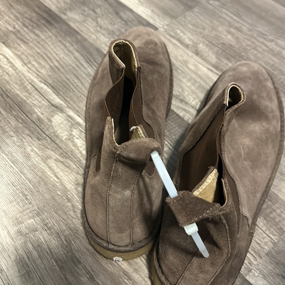 Men’s brown suede booties. - Picture 5 of 6
